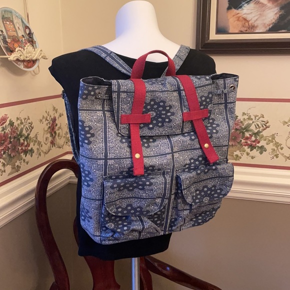 Cotton fabric bandanna paisley backpack with burgundy trim, front pockets - Picture 9 of 12